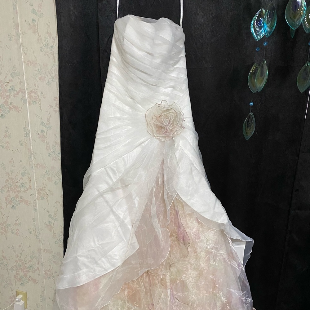 A beautiful soft whit wedding dress